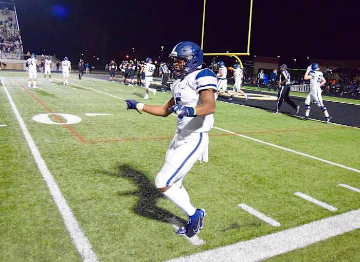 Jaden Nixon celebrating with the 'Cabbage Patch' dance